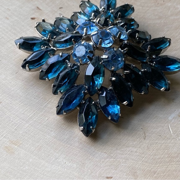 Vintage- Juliana- Dramatic Maltese Cross of Montana Blue & Light Sapphire - Picture 8 of 17